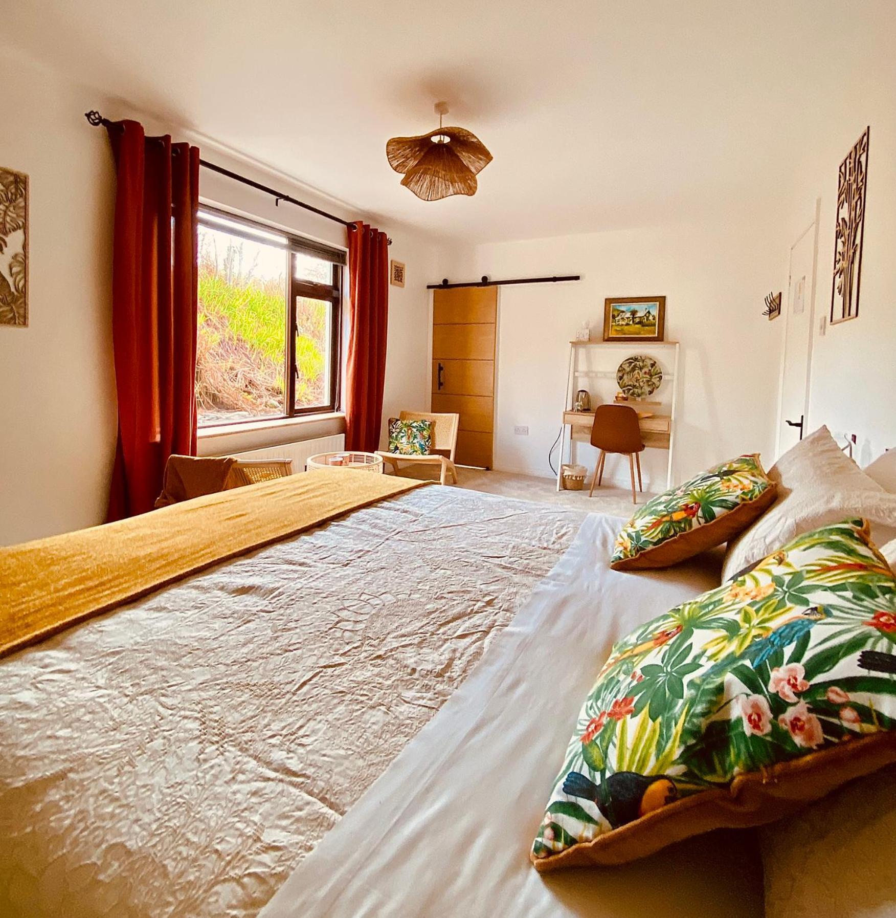 Bed and Breakfast Derrynane Bay House Кэрданиел Экстерьер фото
